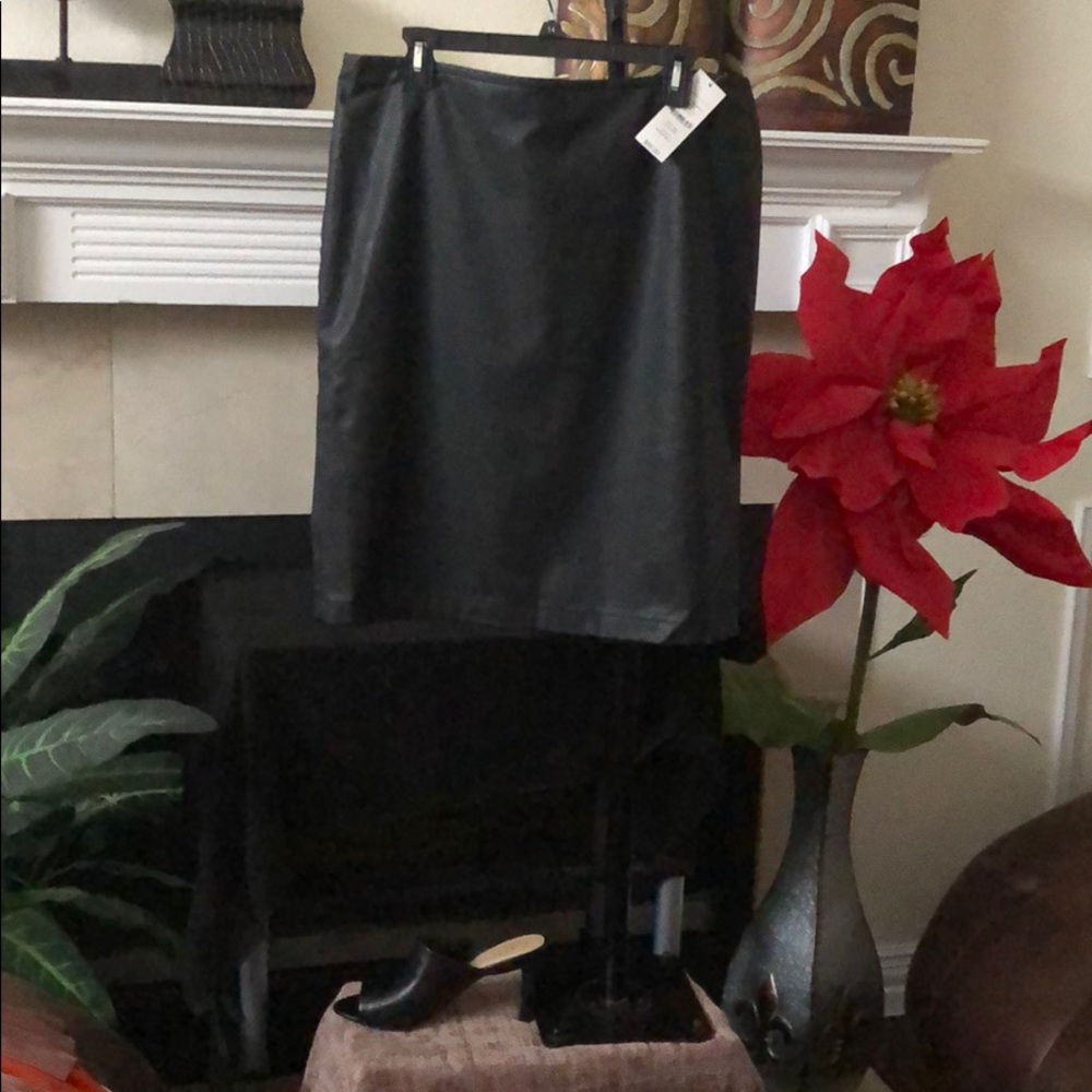 FAUX LEATHER SKIRT - NEW